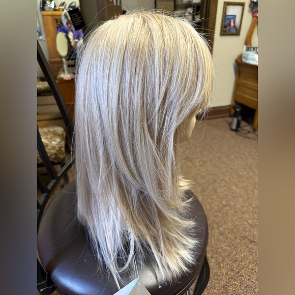 Raquel Welch Wigs “Influecer Inspo” - Picture 4 of 6